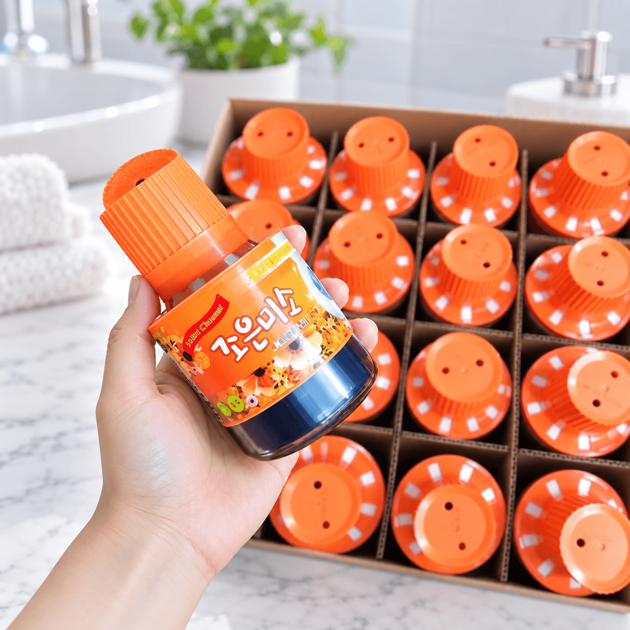 Chai Thả Bồn Cầu Hàn Quốc, Chai Vệ Sinh Bồn Cầu Khử Mùi Tiện Lợi