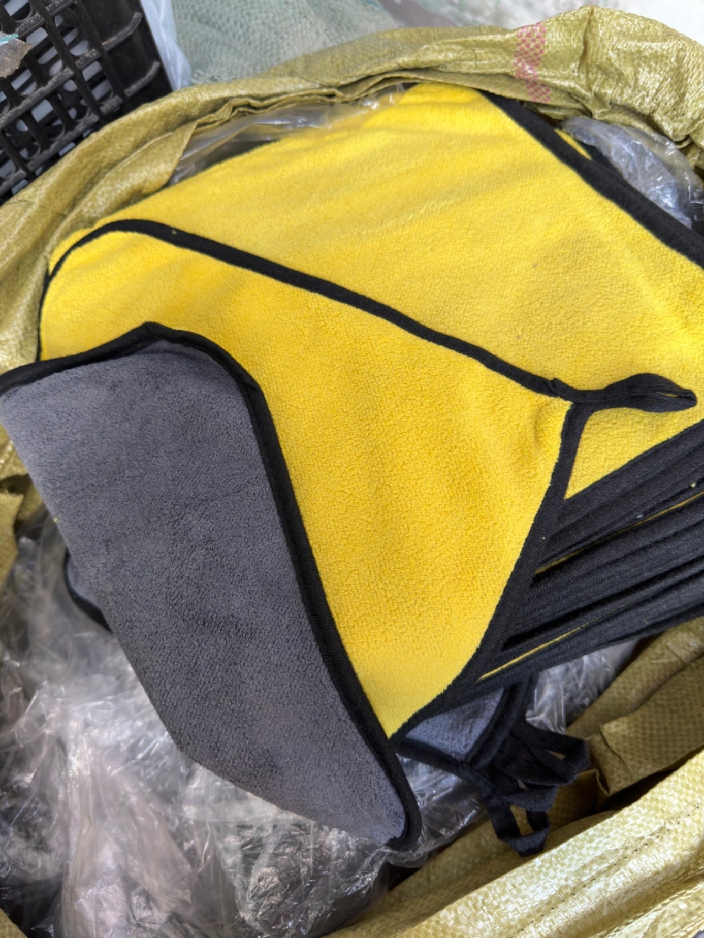 Khăn Lau Xe 30x30cm 29g Màu Vàng, Khăn Vệ Sinh Ô Tô Đa Năng - GD749-KhanLXe ww3